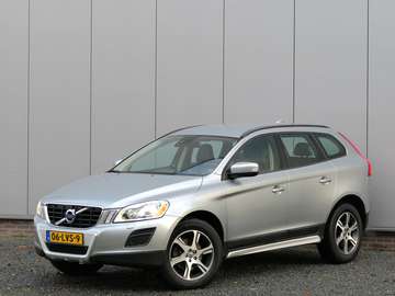 2.0T AUT Kinetic Xenon / Leer / Navi / Cruise cont