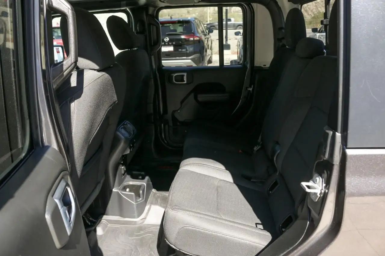 Jeep Gladiator photo Jeep Gladiator