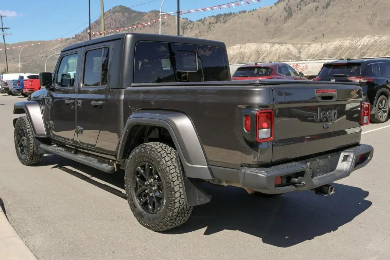 Jeep Gladiator photo Jeep Gladiator