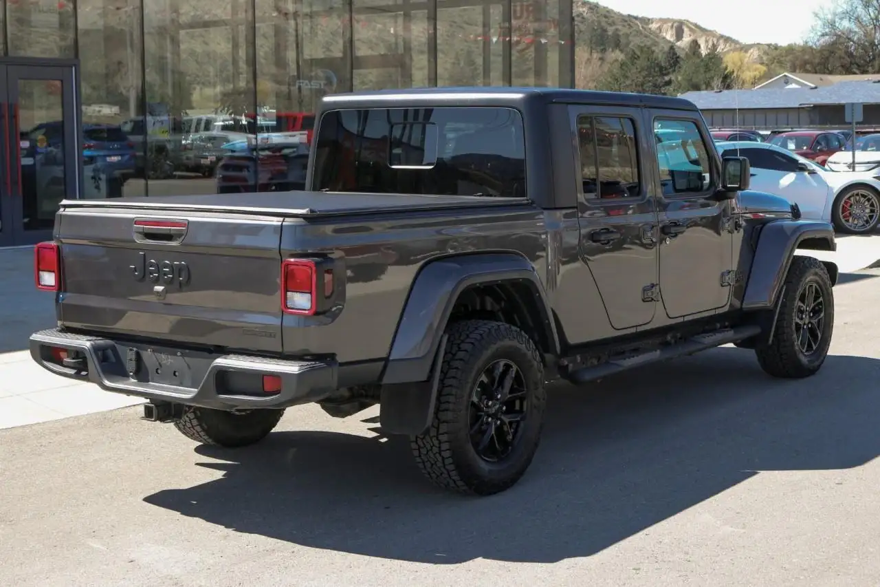 Jeep Gladiator photo Jeep Gladiator