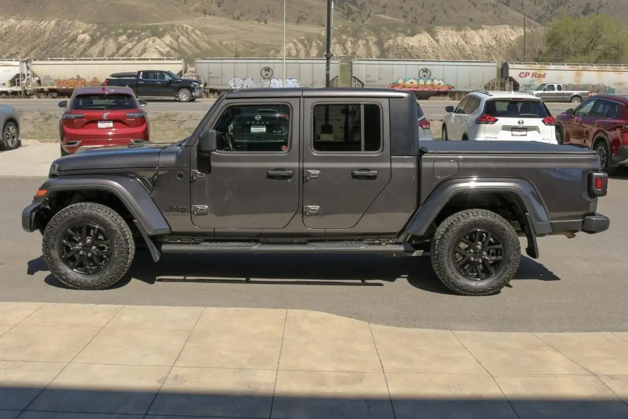 Jeep Gladiator photo Jeep Gladiator