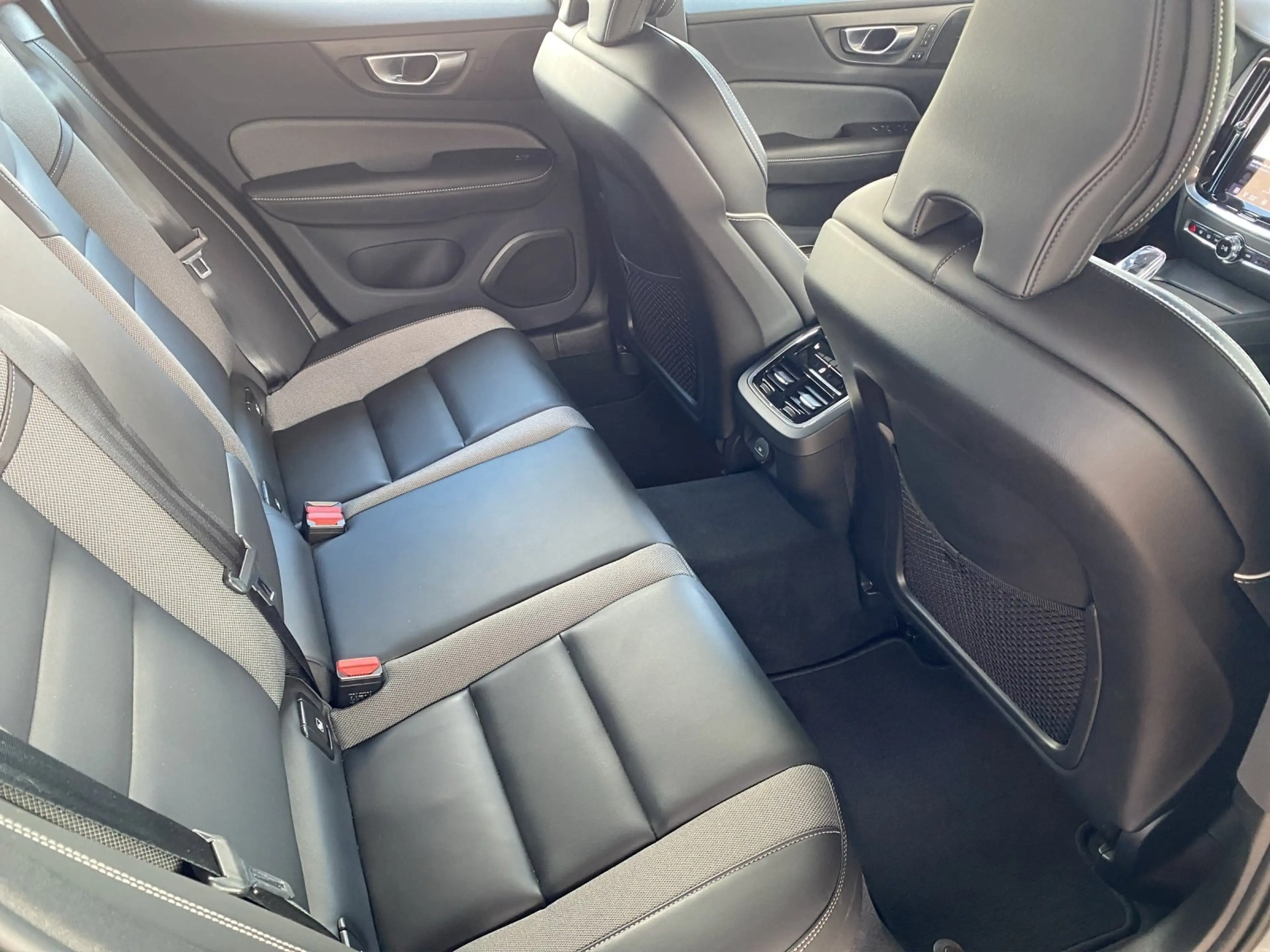 Volvo S60 B5 Ultimate Dark ACC+AHK+LED+Navi+SD+SHZ+LM — photo 13