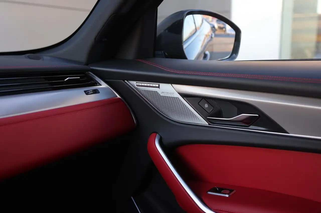 Jaguar F-Pace снимка Jaguar F-Pace