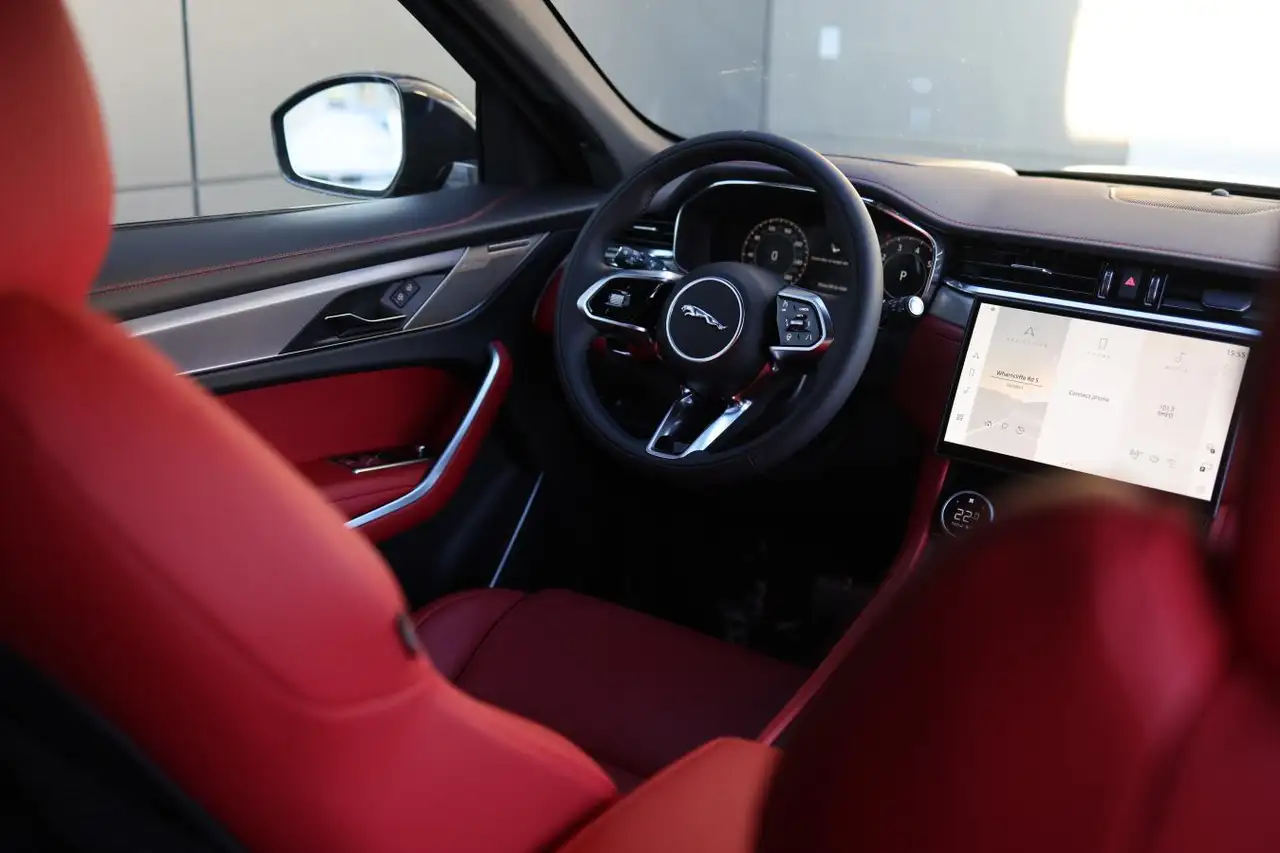 Jaguar F-Pace снимка Jaguar F-Pace
