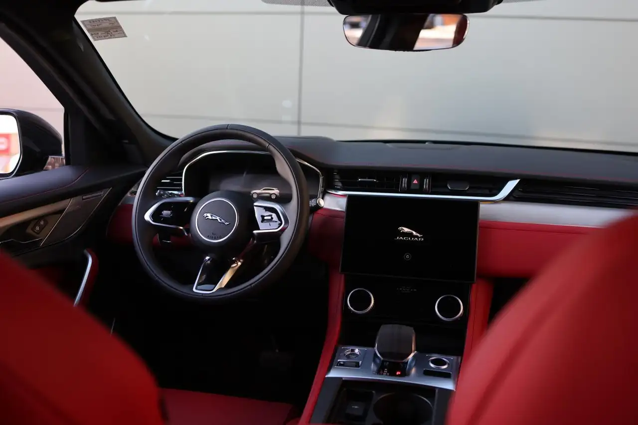 Jaguar F-Pace снимка Jaguar F-Pace