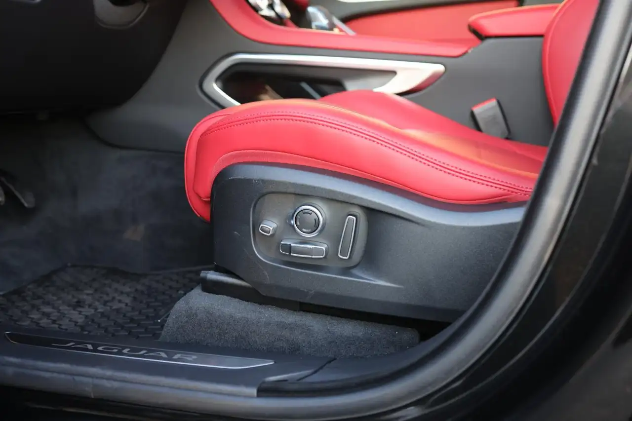 Jaguar F-Pace снимка Jaguar F-Pace