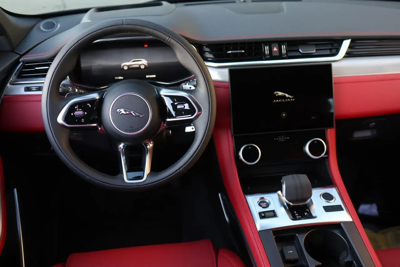 Jaguar F-Pace снимка Jaguar F-Pace