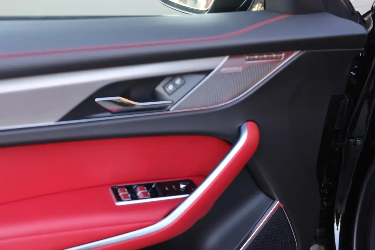 Jaguar F-Pace снимка Jaguar F-Pace