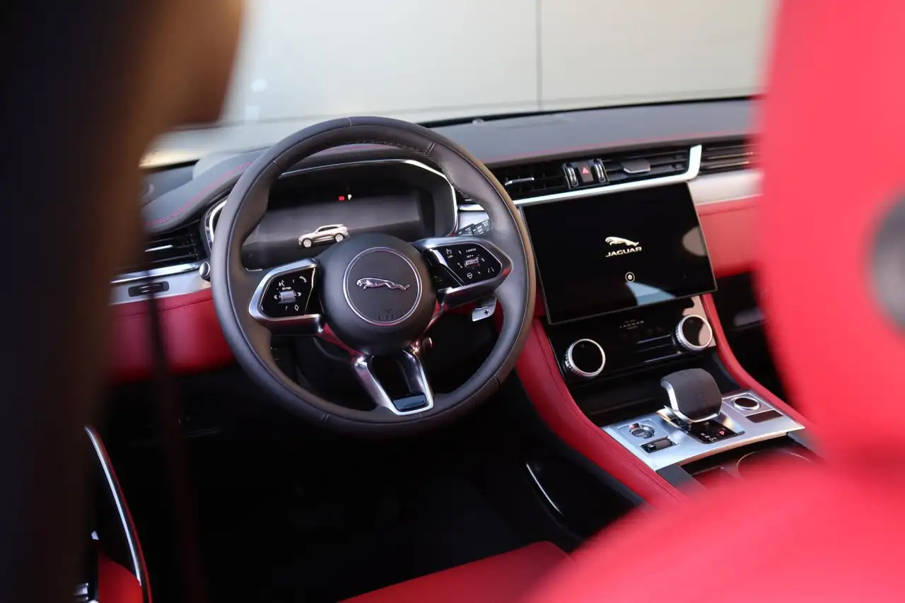 Jaguar F-Pace снимка Jaguar F-Pace