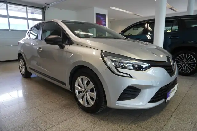 Renault Clio view 3