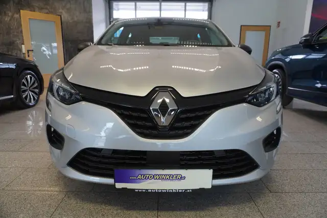 Renault Clio view 2
