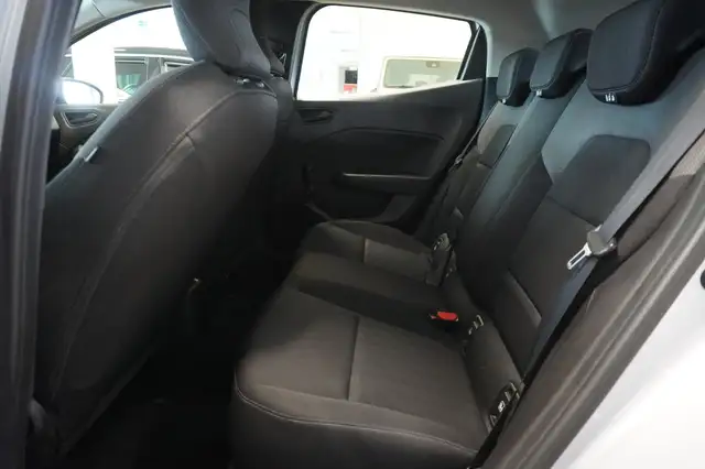Renault Clio view 9