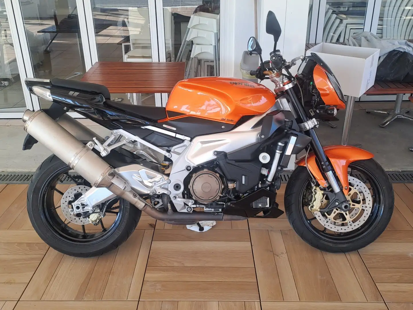 Aprilia Tuono R Arancione - 1