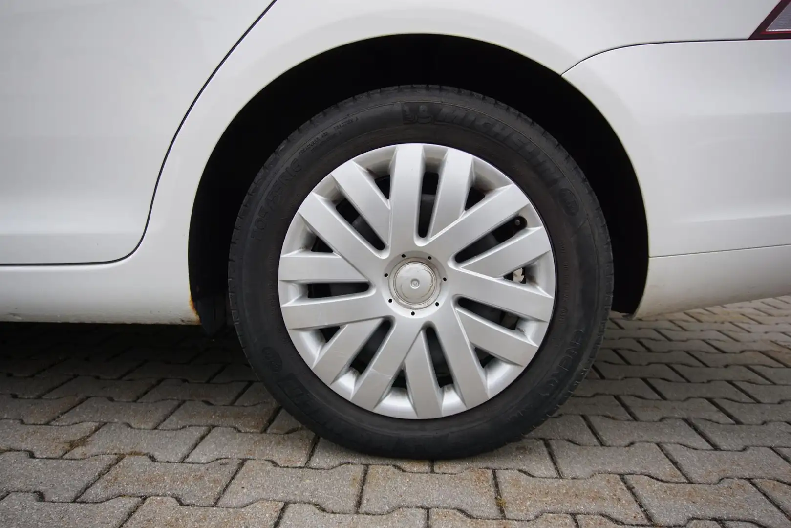 Volkswagen Golf 1.6TDI Variant SHZ Navi Standheiz Tempomat Bílá - 2