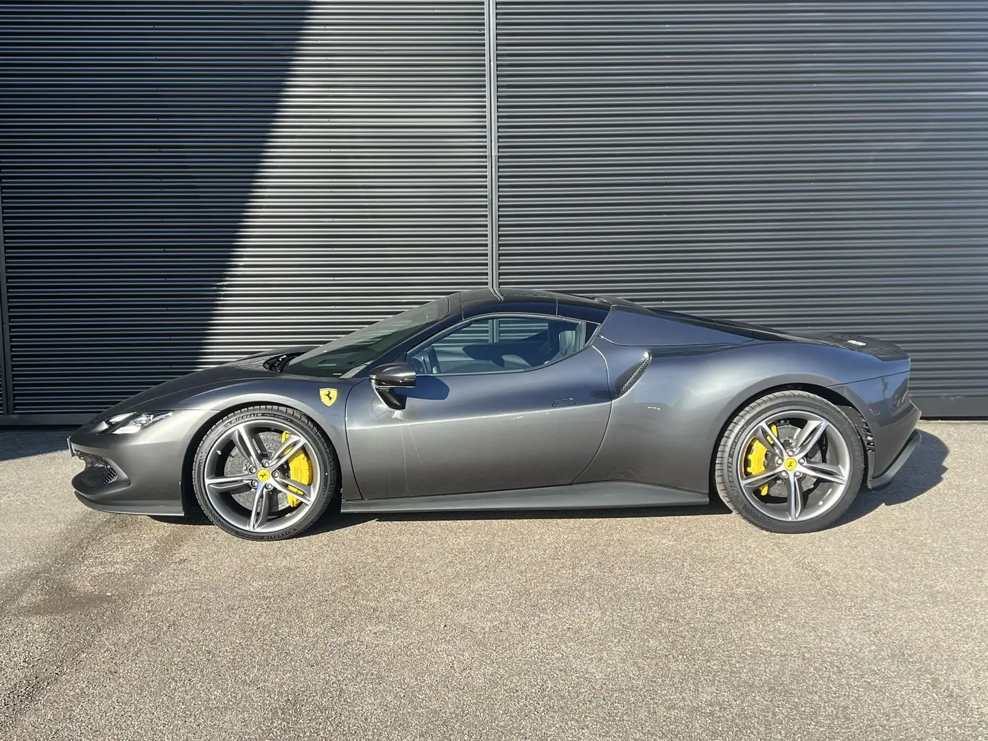 Ferrari 296 GTS GTS 830CV Gris - 2