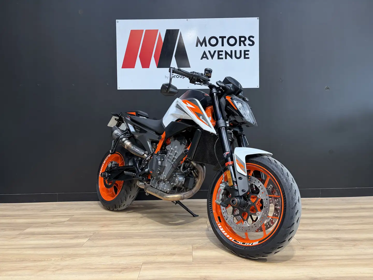 KTM 890 Duke R - 1