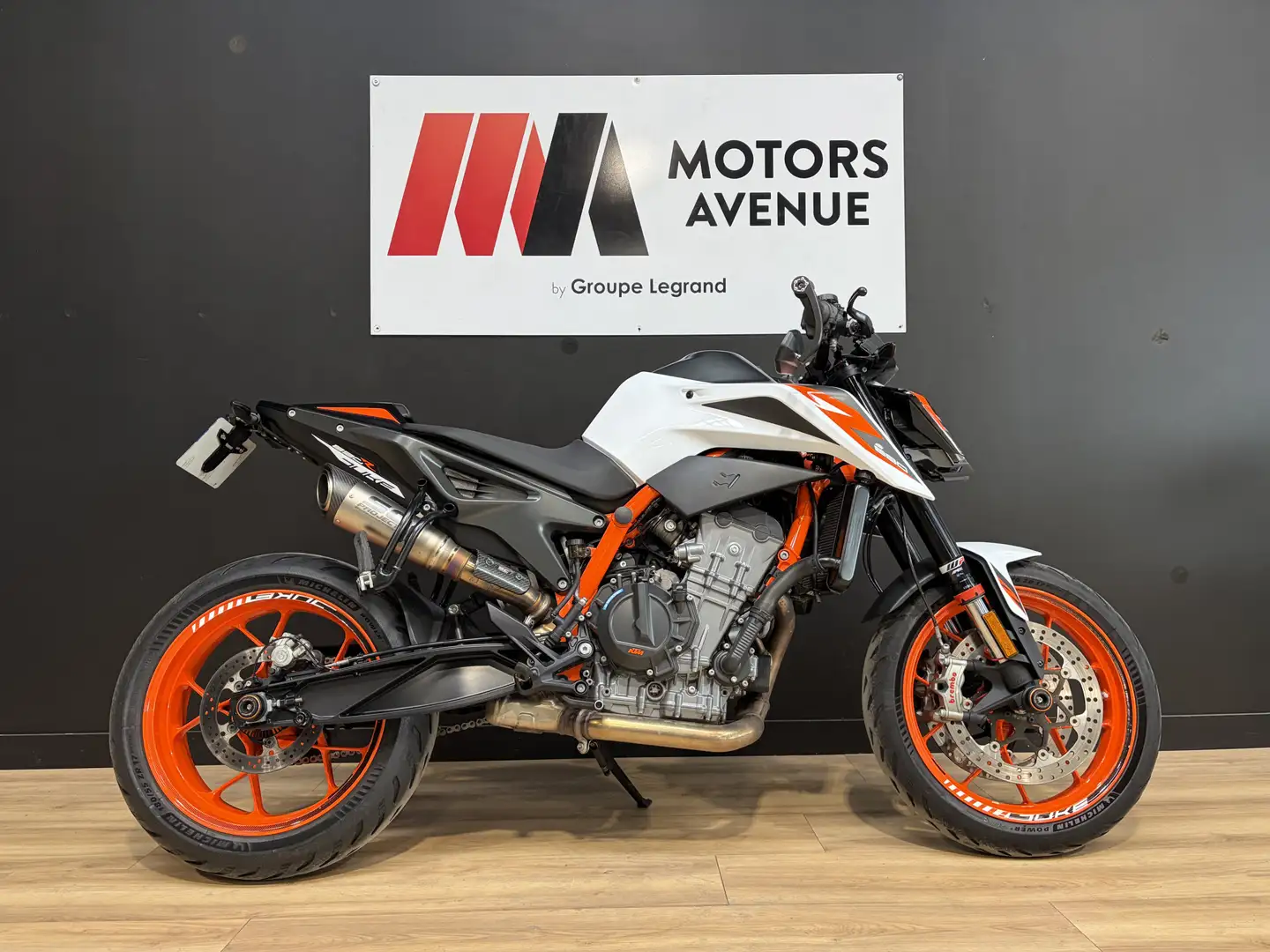 KTM 890 Duke R - 2