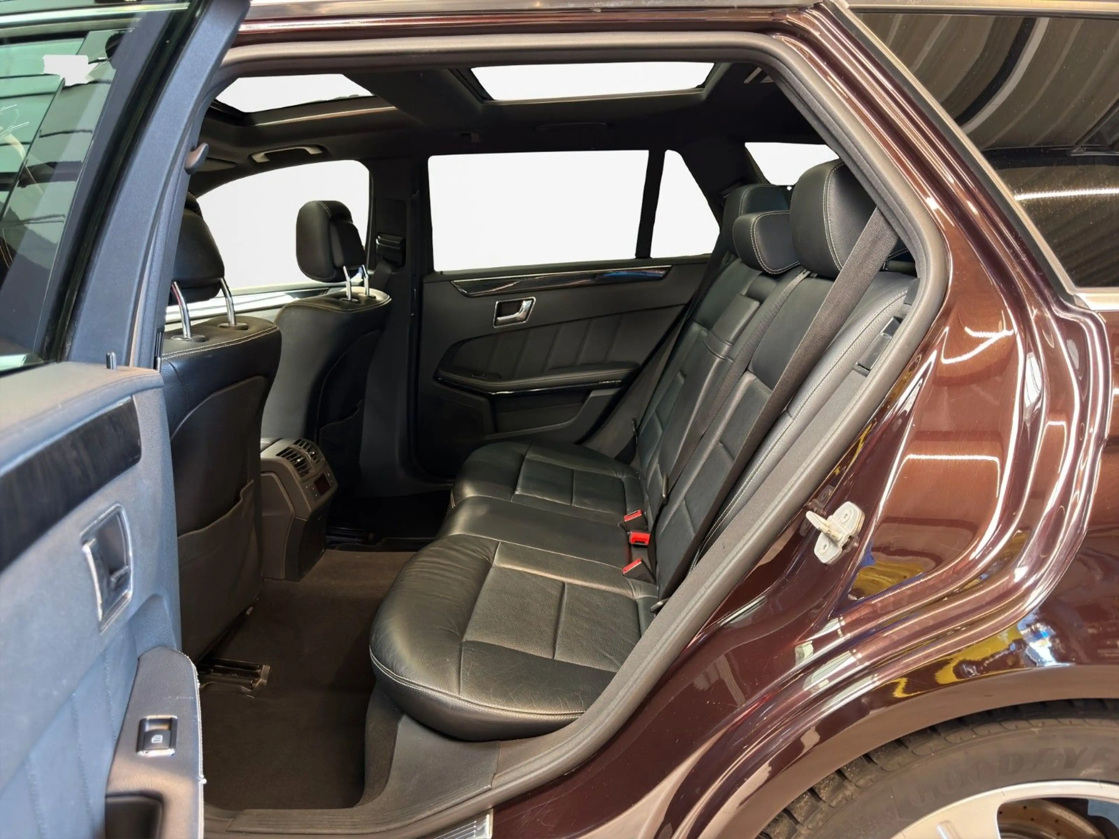 Mercedes-Benz E 350 CDI T-Modell — photo 12