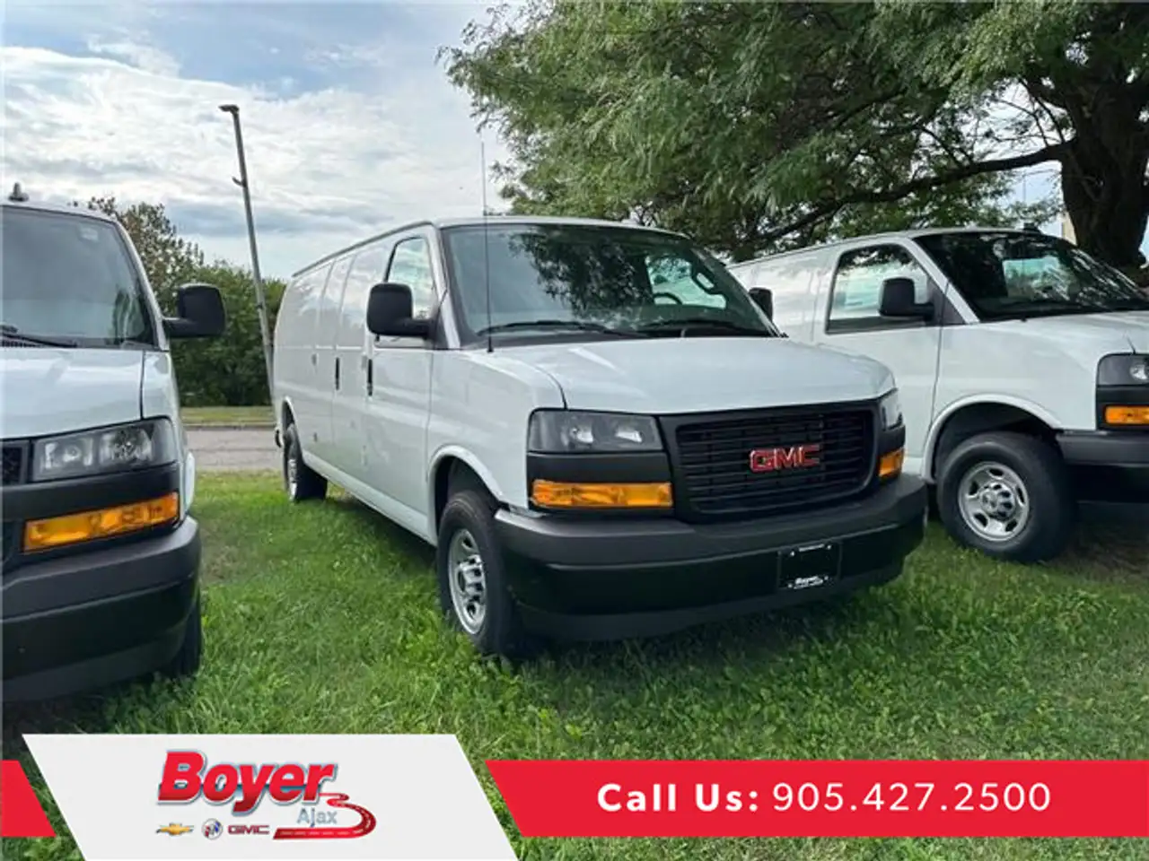 GMC Savana снимка GMC Savana