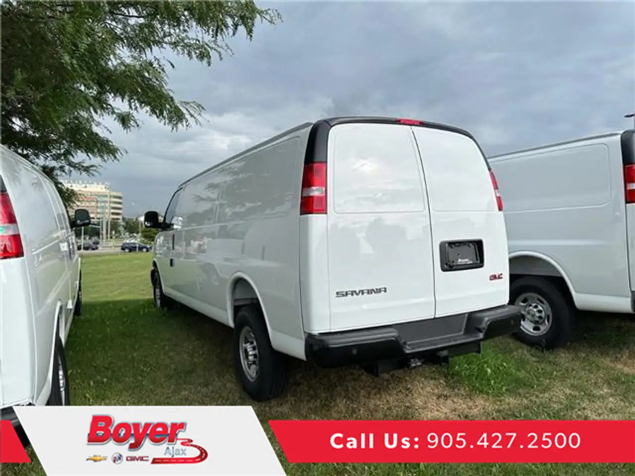 GMC Savana снимка GMC Savana