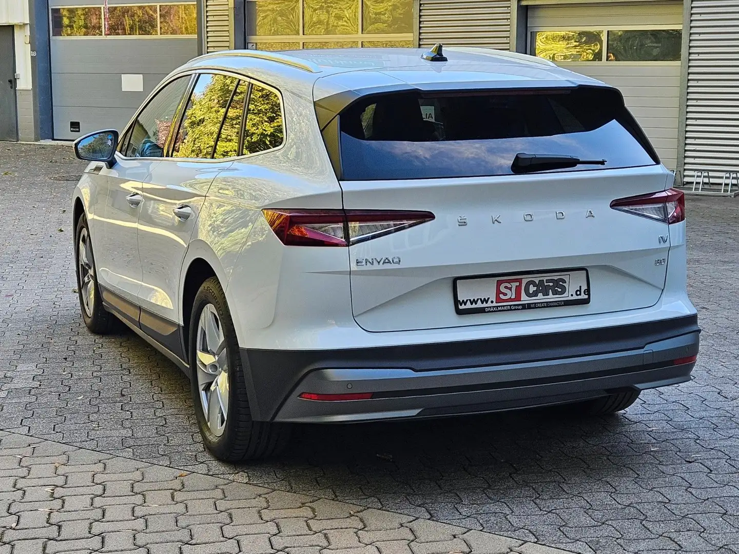 Skoda Enyaq 80 ecoSuite Pano Leder AHK Weiß - 2