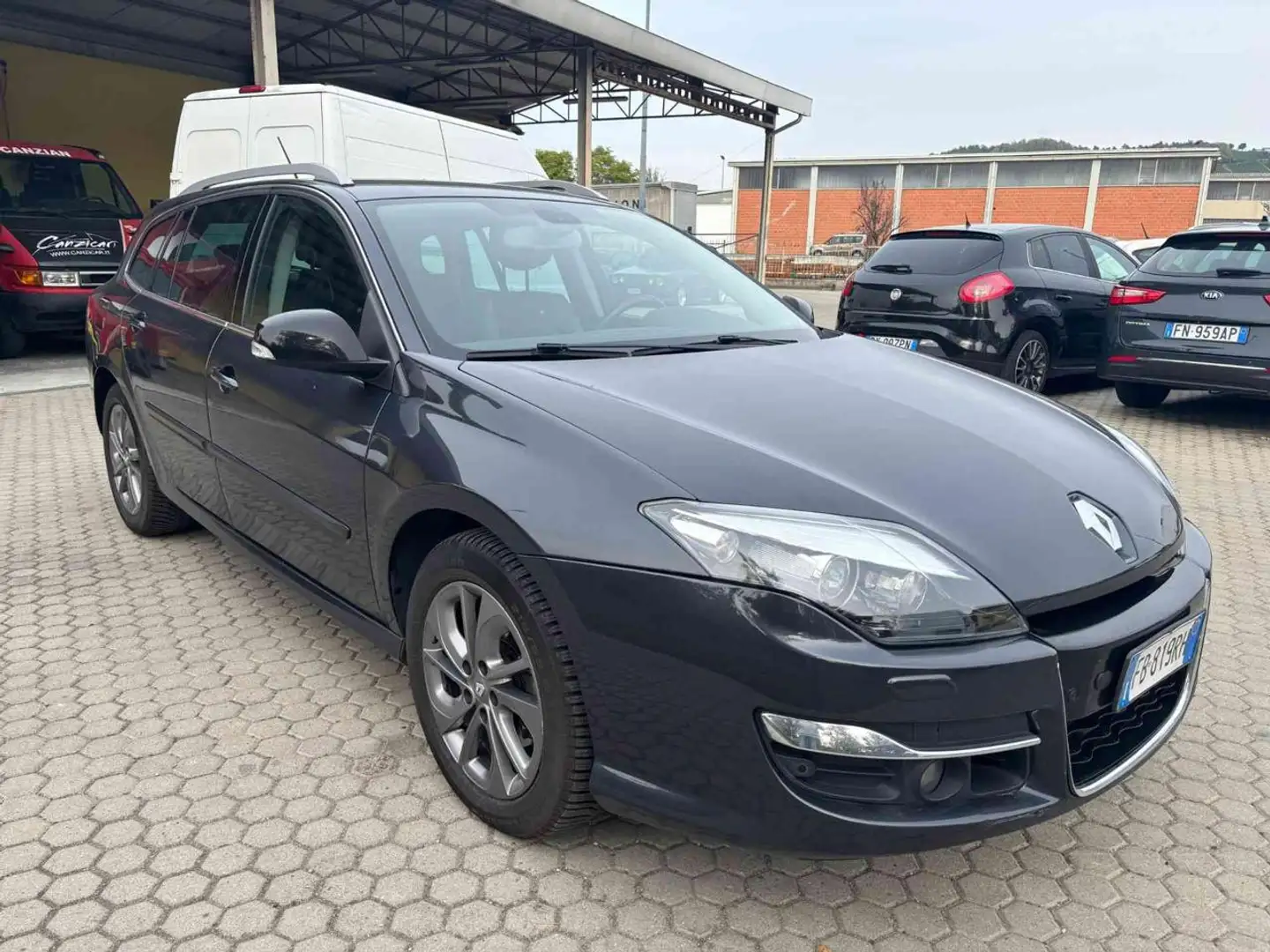 Renault Laguna 2.0 dCi SporTour Proactive Limited ESM Gris - 2