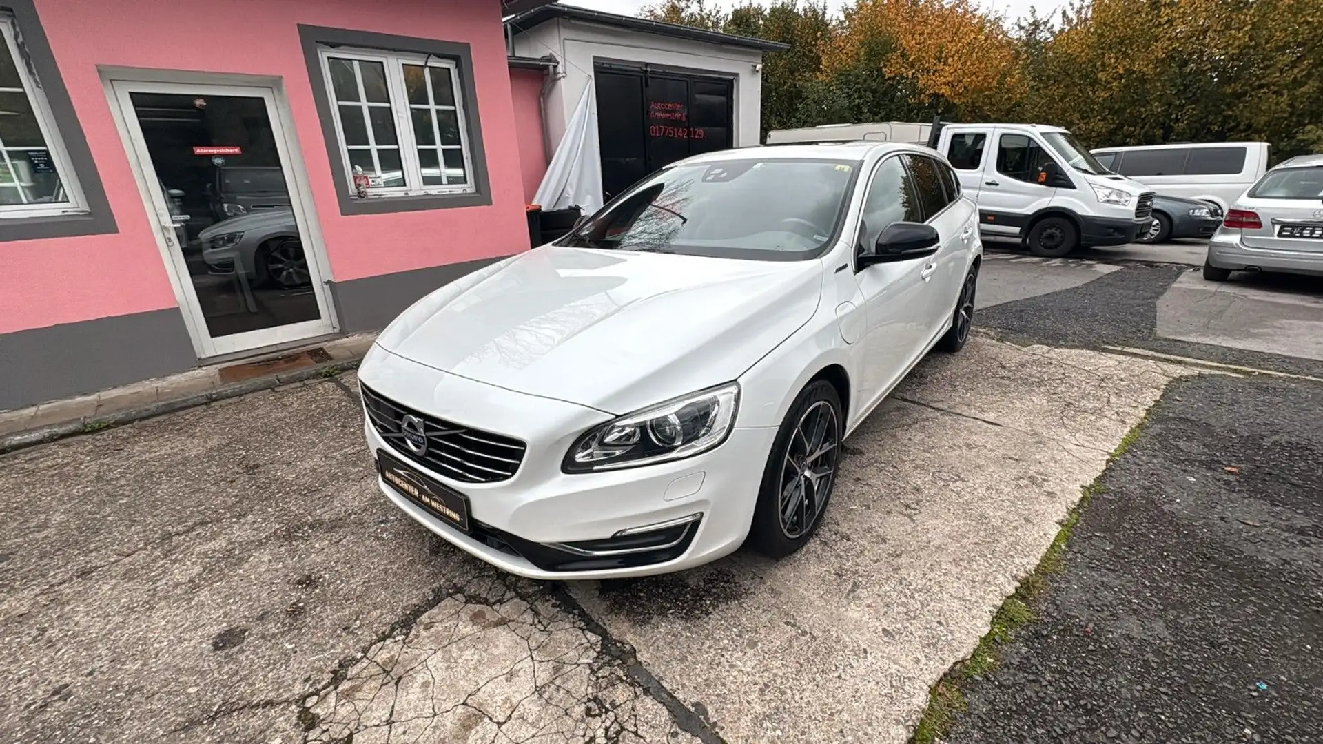 Volvo V60 Kombi Summum AWD Automatik/Navi/ Blanc - 1
