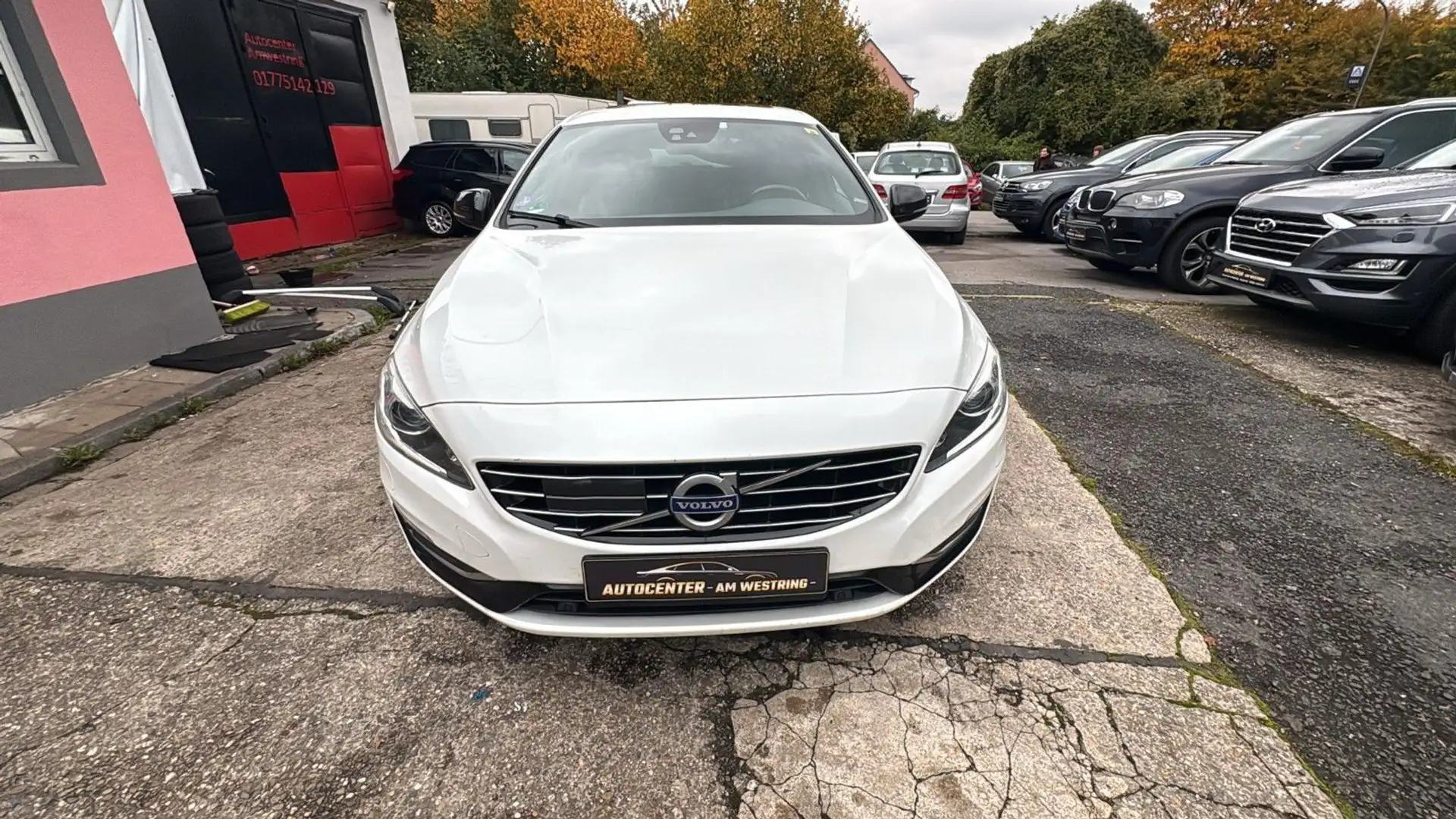 Volvo V60 Kombi Summum AWD Automatik/Navi/ Blanc - 2