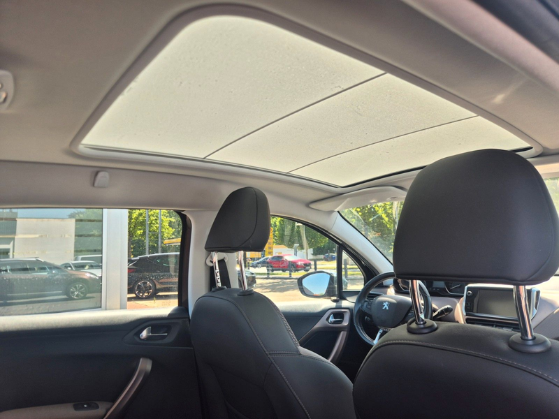 Peugeot 2008 Allure Navi/Teilleder/AHK/Euro6 — photo 12