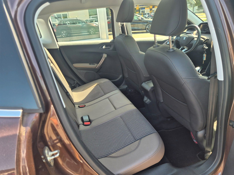 Peugeot 2008 Allure Navi/Teilleder/AHK/Euro6 — photo 10