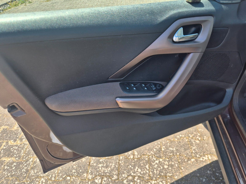 Peugeot 2008 Allure Navi/Teilleder/AHK/Euro6 — photo 15