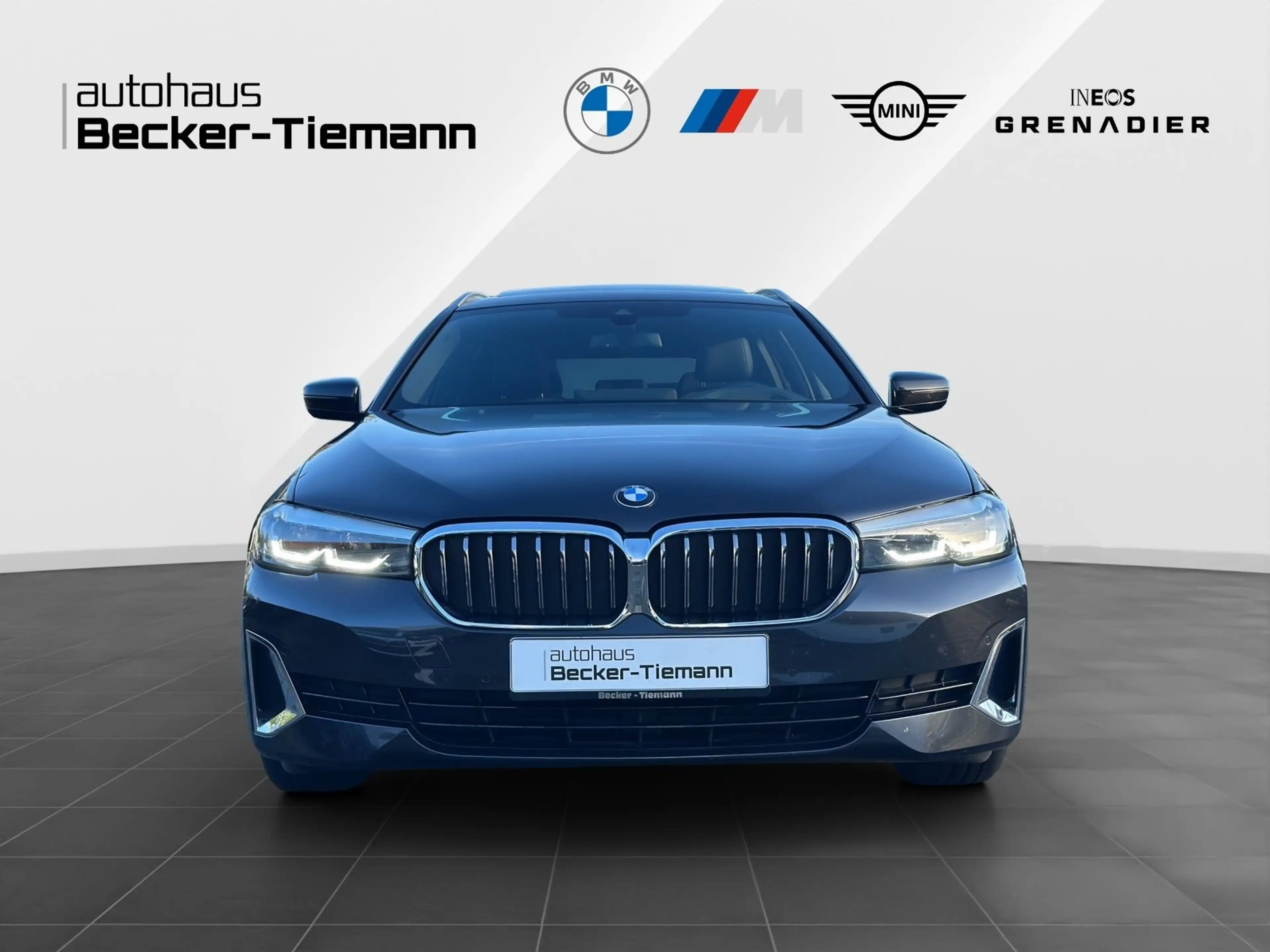 BMW 530 d Touring Luxury Line*19 ZOLL*PANO*HUD*RFK — photo 2