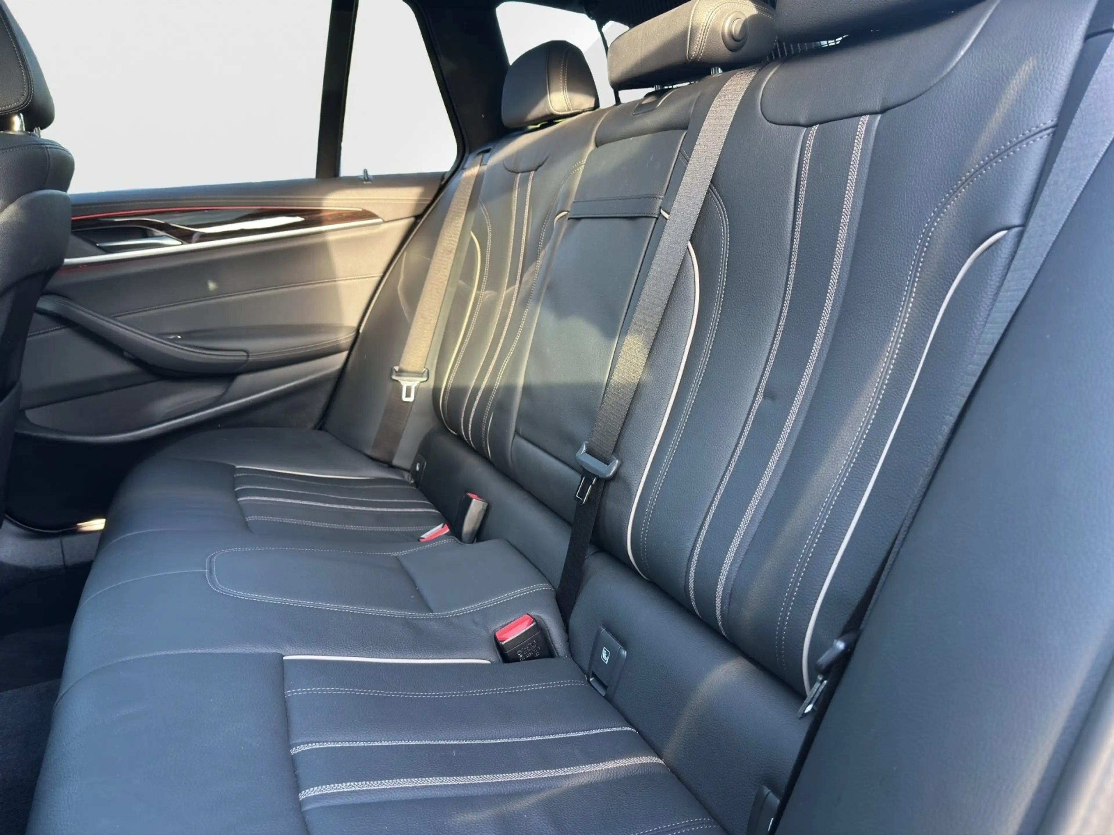 BMW 530 d Touring Luxury Line*19 ZOLL*PANO*HUD*RFK — photo 13