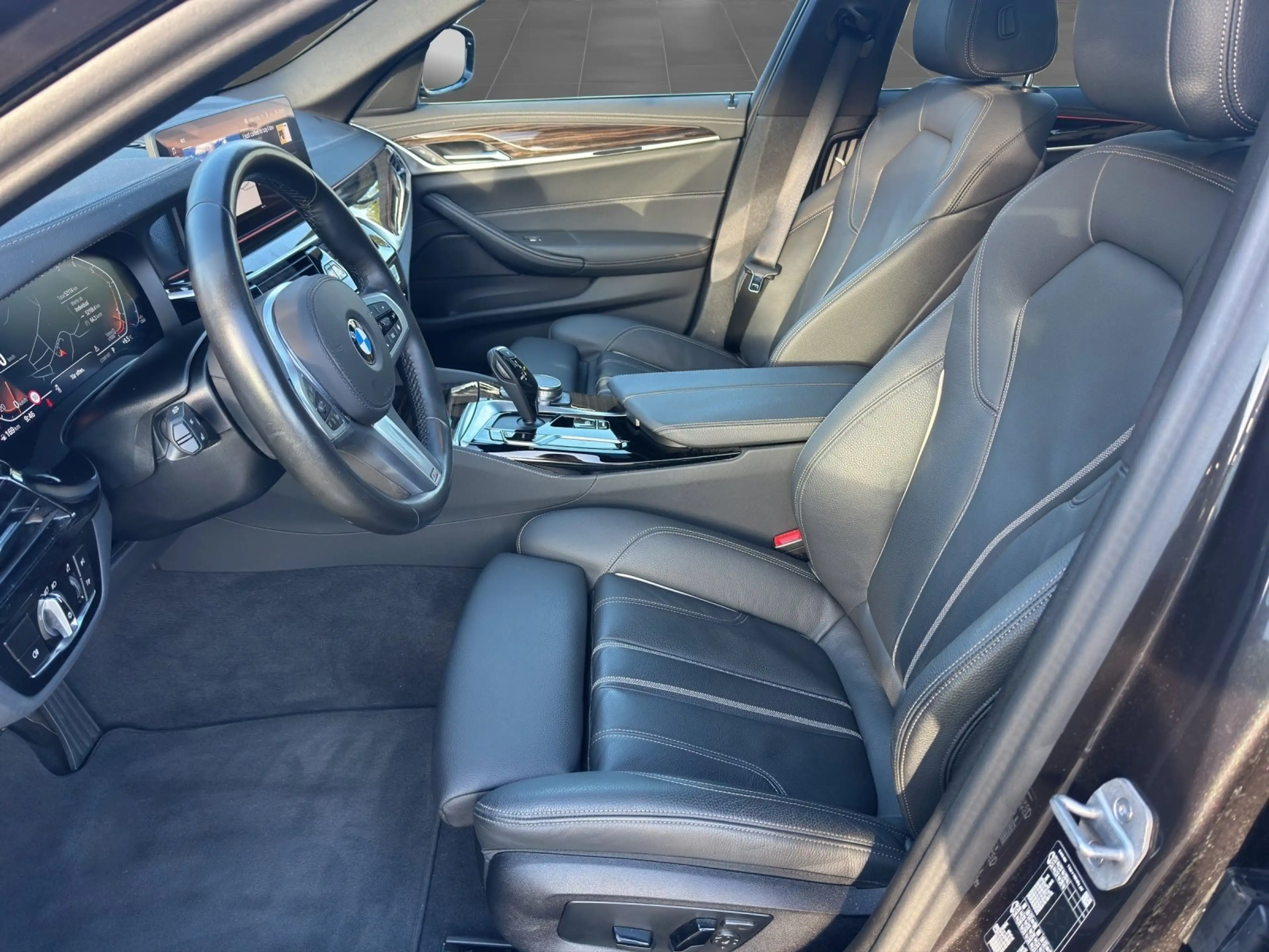 BMW 530 d Touring Luxury Line*19 ZOLL*PANO*HUD*RFK — photo 11