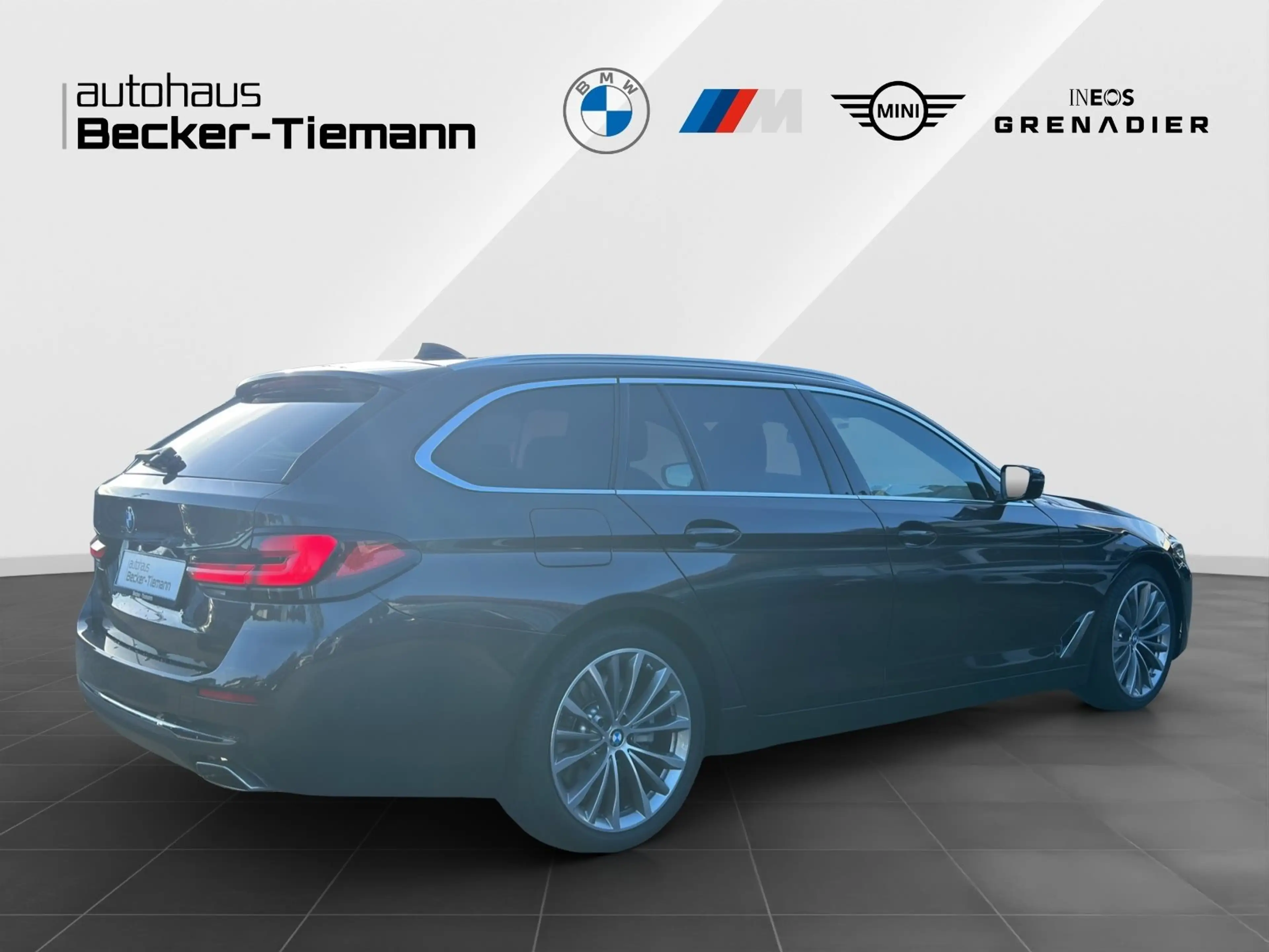 BMW 530 d Touring Luxury Line*19 ZOLL*PANO*HUD*RFK — photo 6