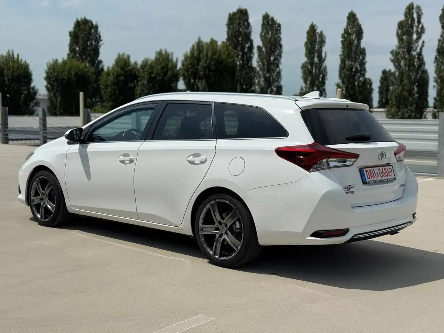 Toyota Auris Touring Sports Design Edition Weiß - 2