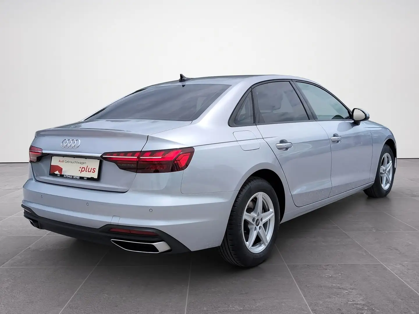 Audi A4 Limousine 30 TDI Zilver - 2