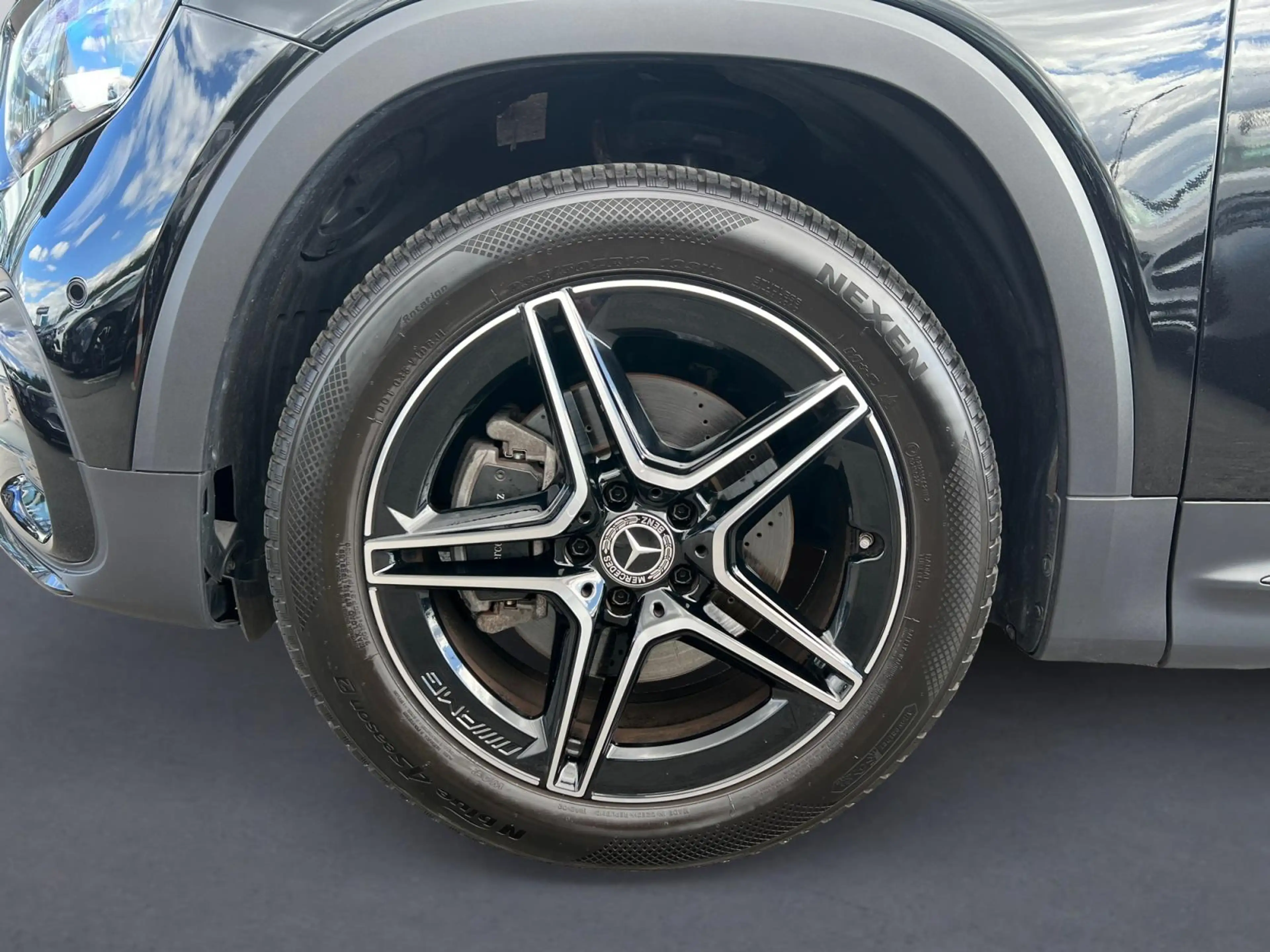 Mercedes-Benz GLB 200 AMG Line — photo 3