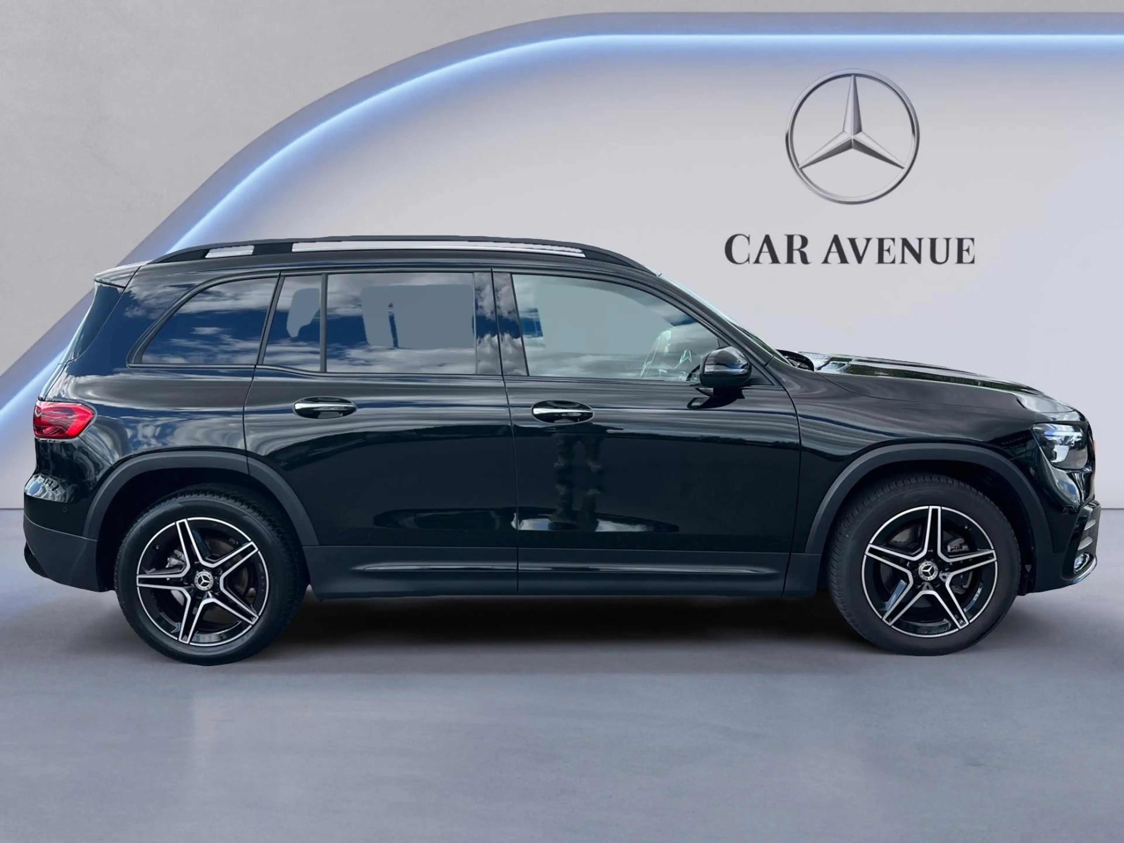 Mercedes-Benz GLB 200 AMG Line — photo 7