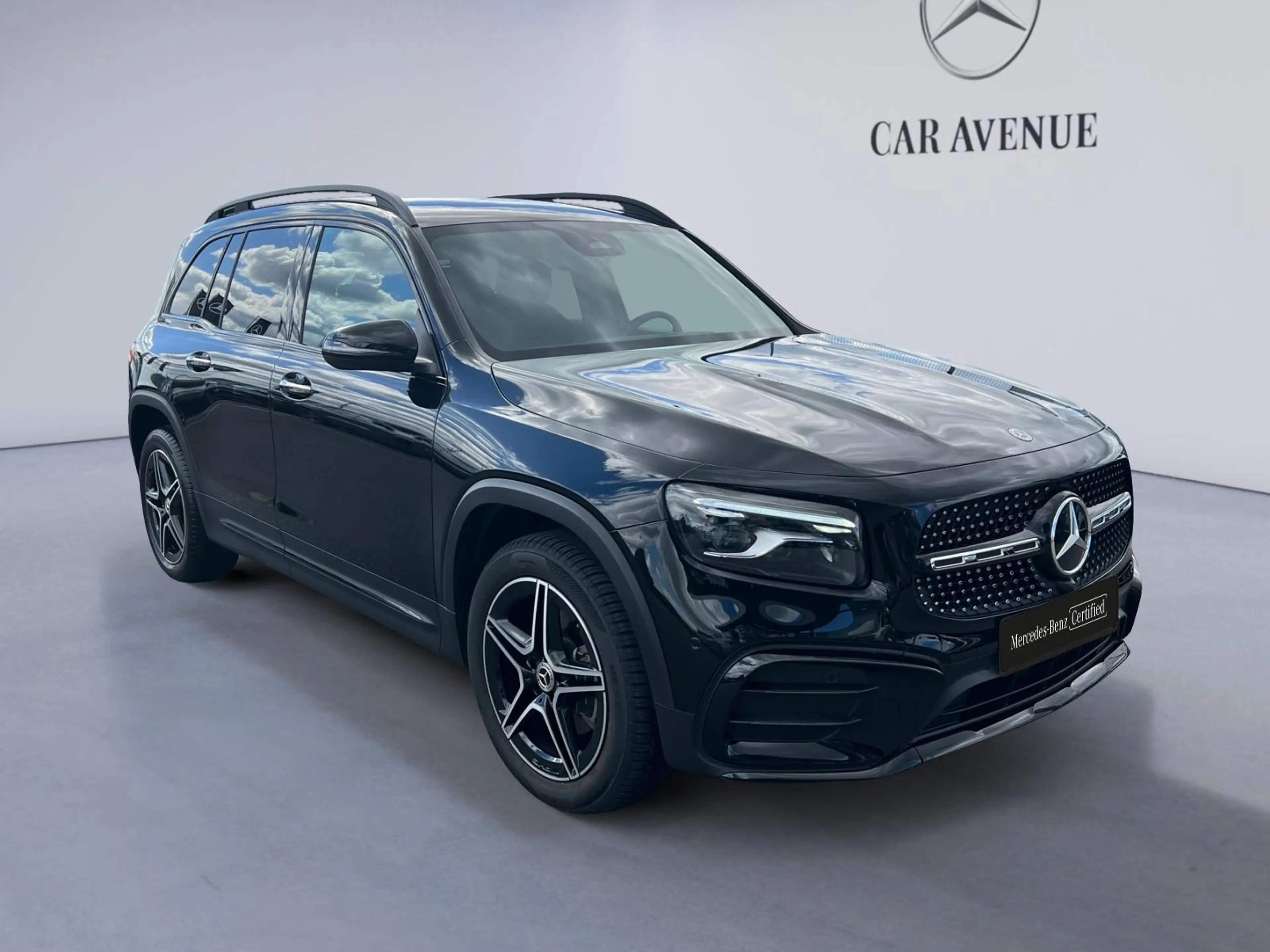 Mercedes-Benz GLB 200 AMG Line — photo 8