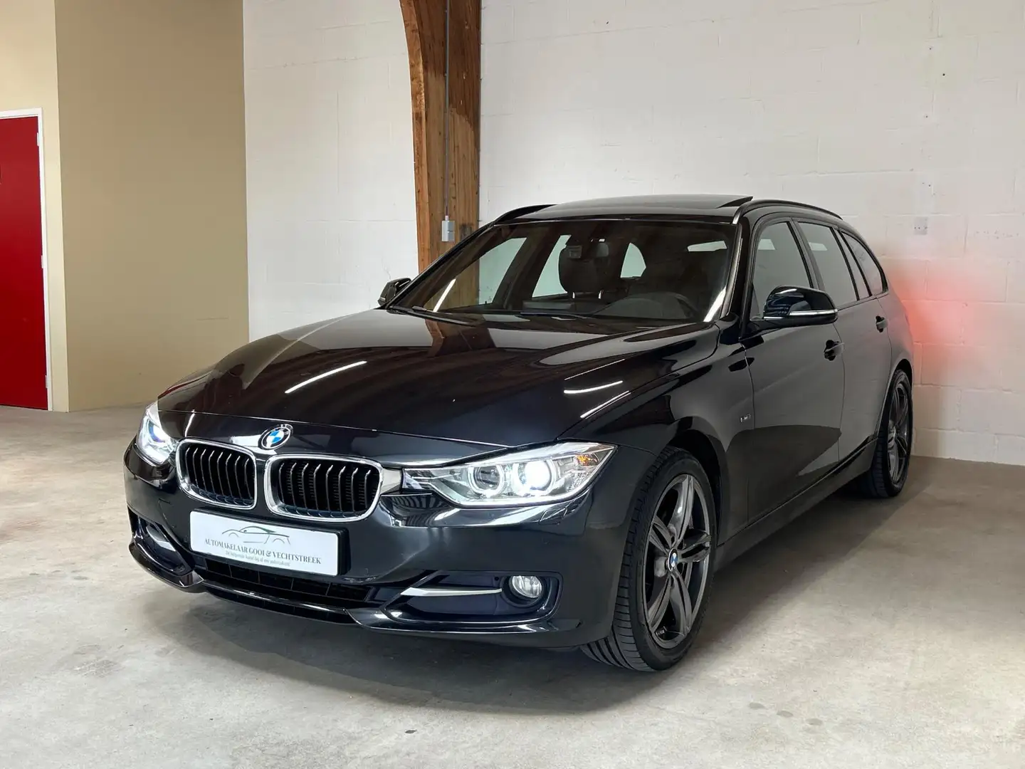 BMW 316 3-serie Touring 316i High Executive Sport-line - P Zwart - 1