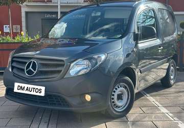 Mercedes benz 109 cdi fourgon compact clim + gps radar bluetooth