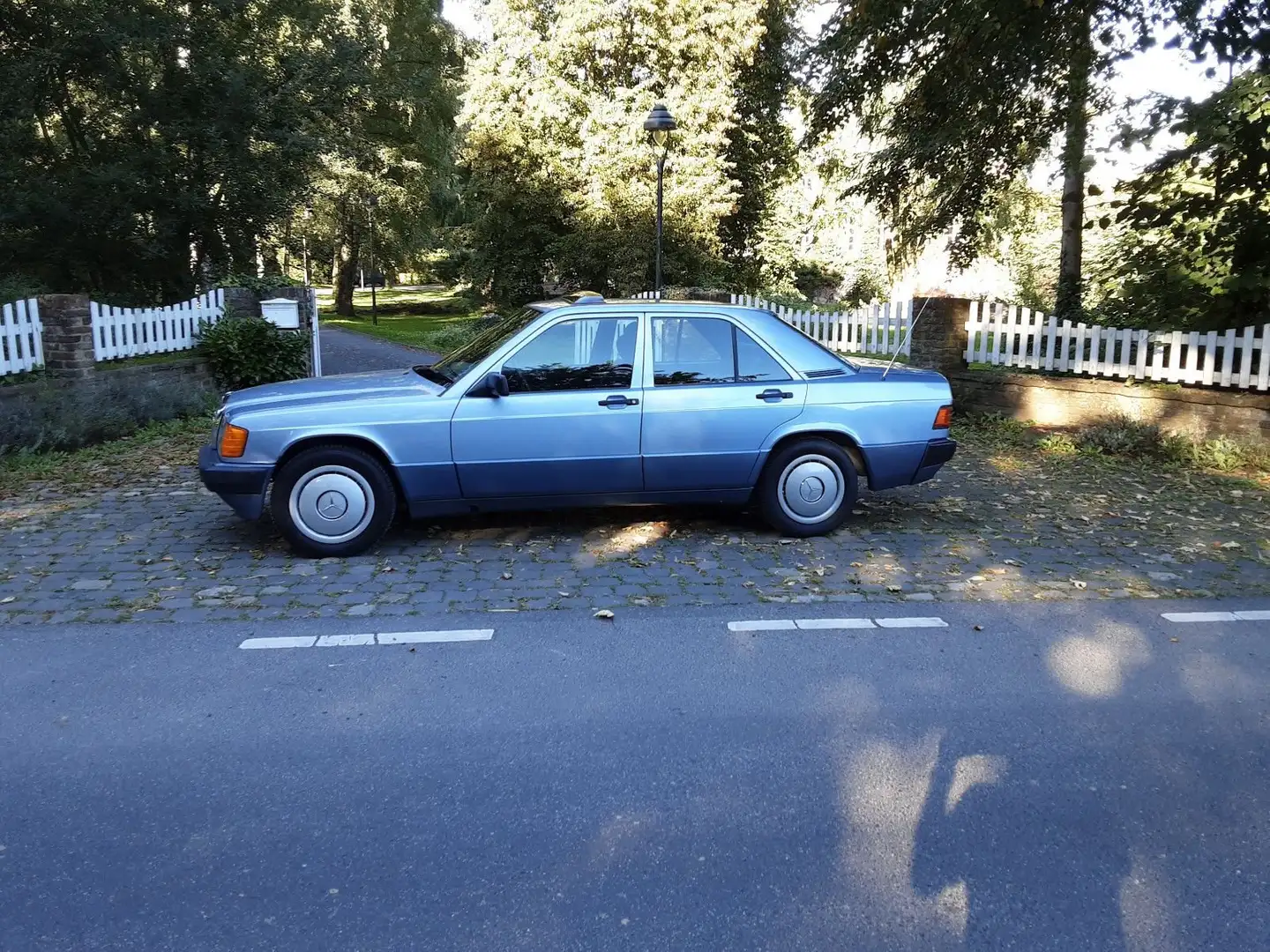 Mercedes-Benz 190 190 E 1.8 ** OLDTIMER ** H-KENNZEICHEN Blau - 1