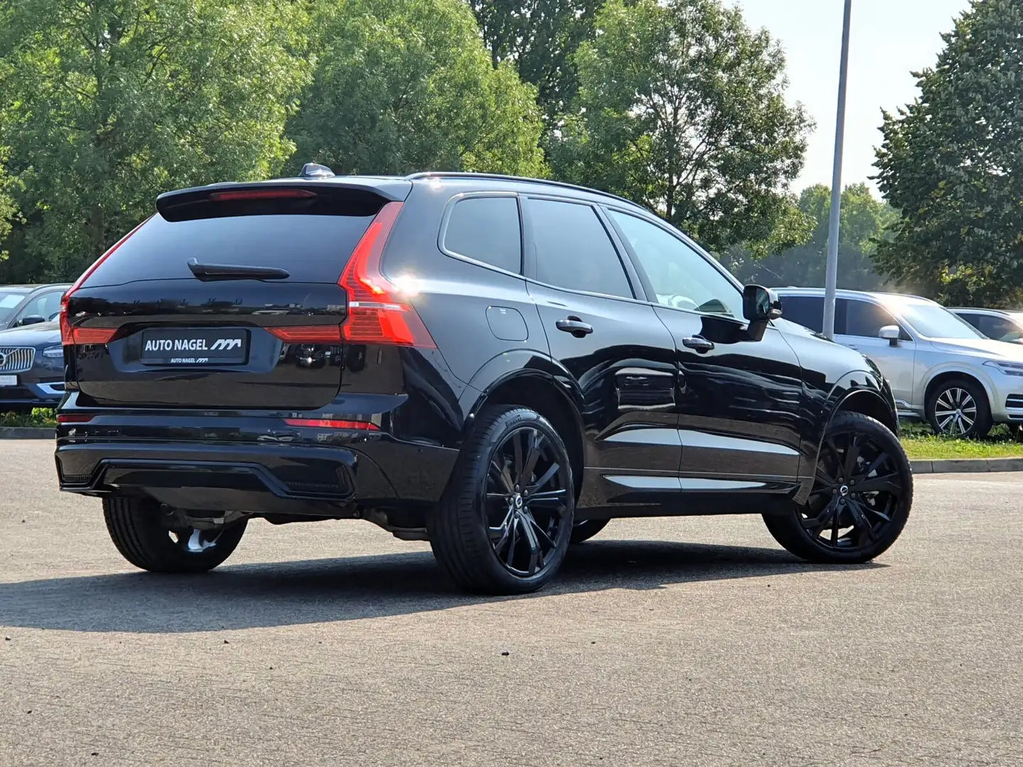 Volvo XC60 XC60 T6 Ultra Black Edition |LUFT|AHK|B&W| Schwarz - 2
