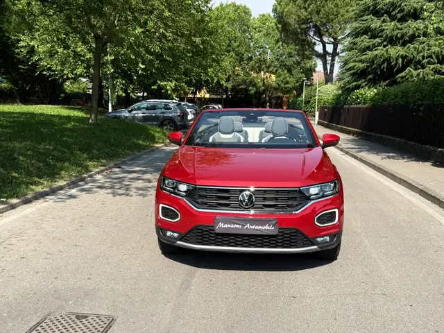 Volkswagen T-Roc view 14