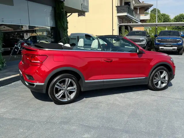 Volkswagen T-Roc view 4