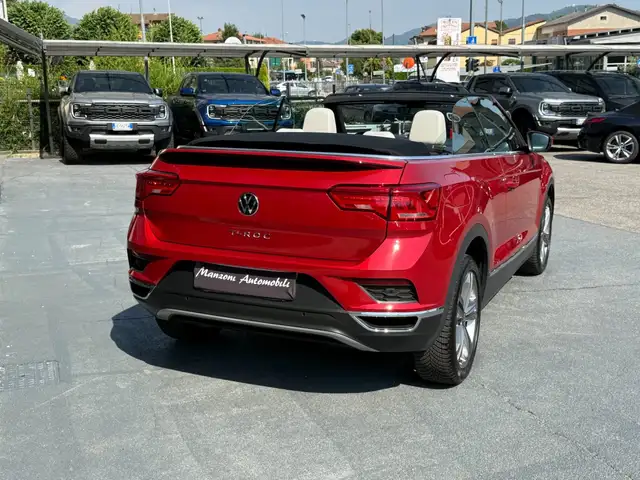 Volkswagen T-Roc view 3