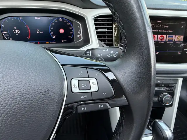 Volkswagen T-Roc view 10