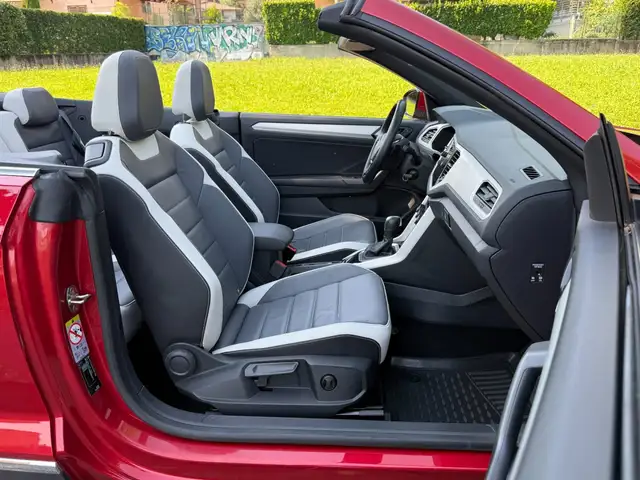 Volkswagen T-Roc view 7