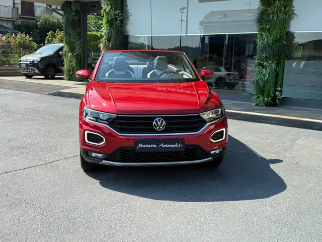 Volkswagen T-Roc view 2